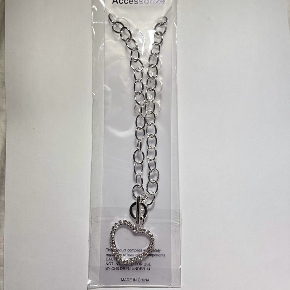 2/$10 Gorgeous silver Heart toggle chain necklace - Picture 3 of 6